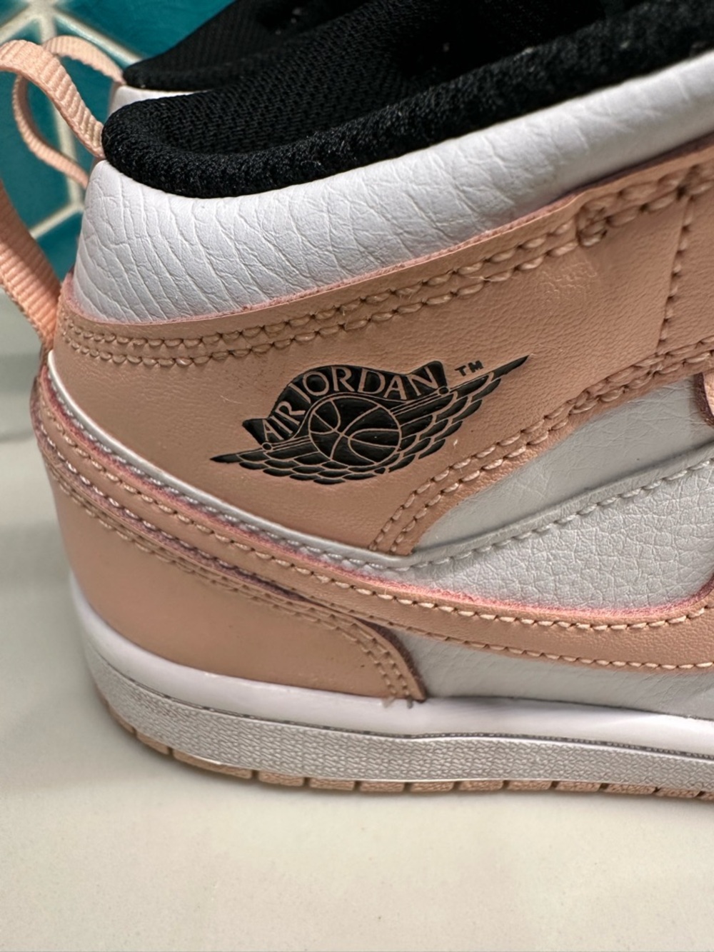 Nike Air Jordan 1 Mid in Black, White & Rose Gold size 2Y - Picture 8 of 9
